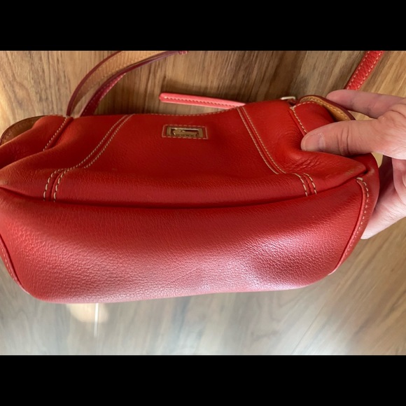 DOONEY & BOURKE Red crossbody! Beautiful pebble leather! 😁 - Picture 5 of 11
